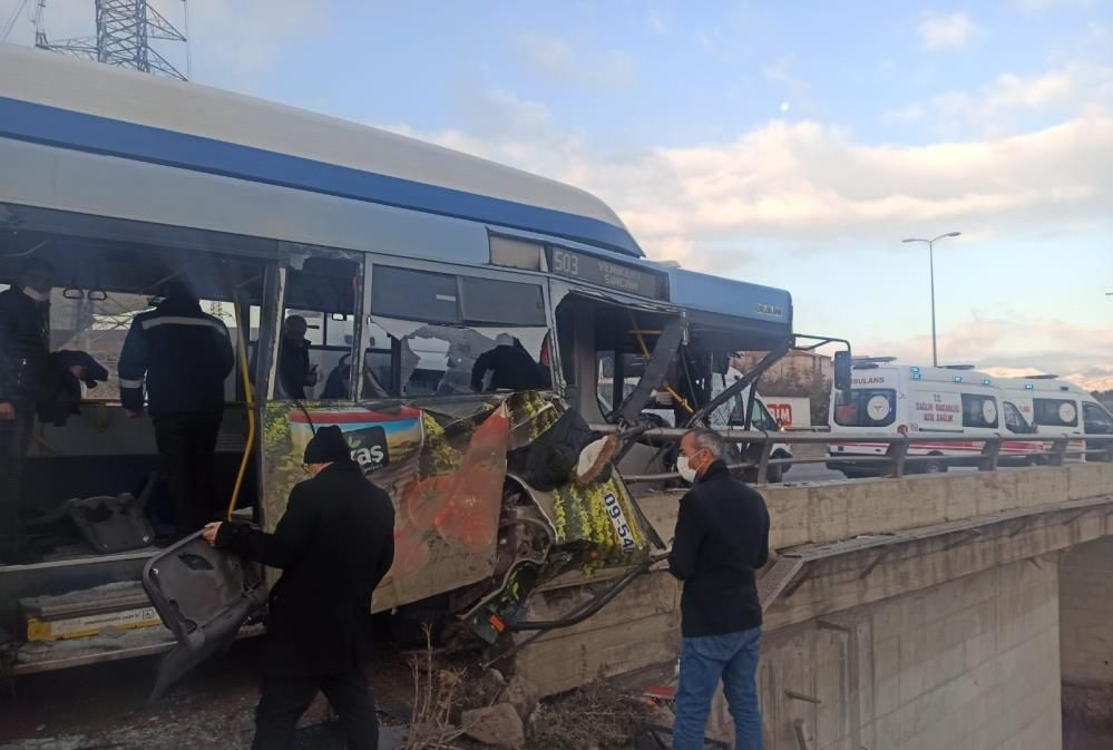 Ankara'da halk otobüsü kaza yaptı! Çok sayıda yaralı var - Sayfa 2