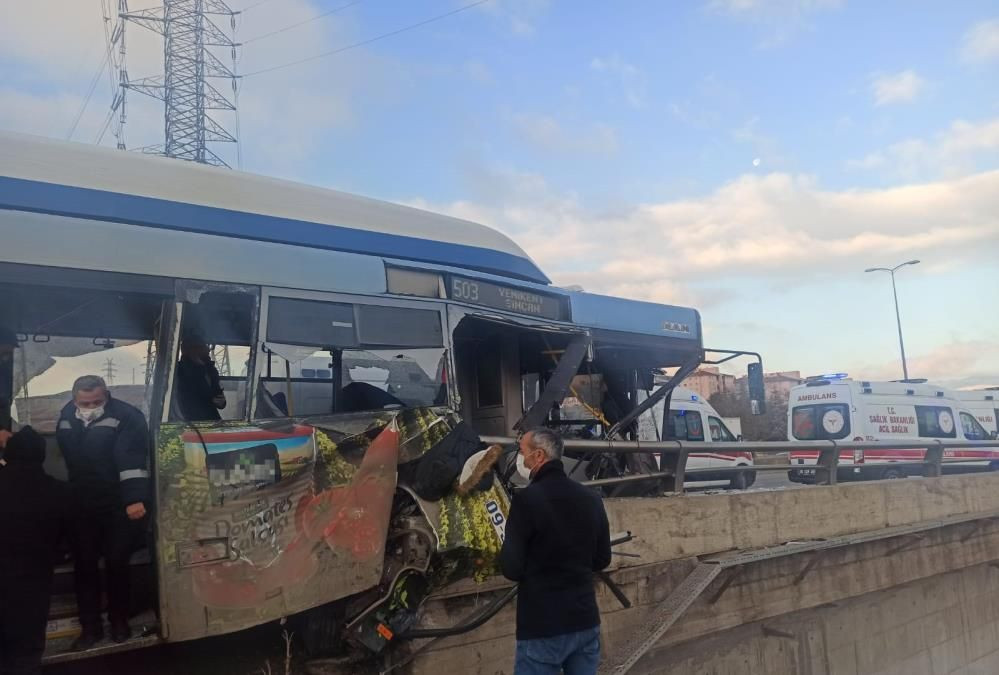 Ankara'da halk otobüsü kaza yaptı! Çok sayıda yaralı var - Sayfa 3