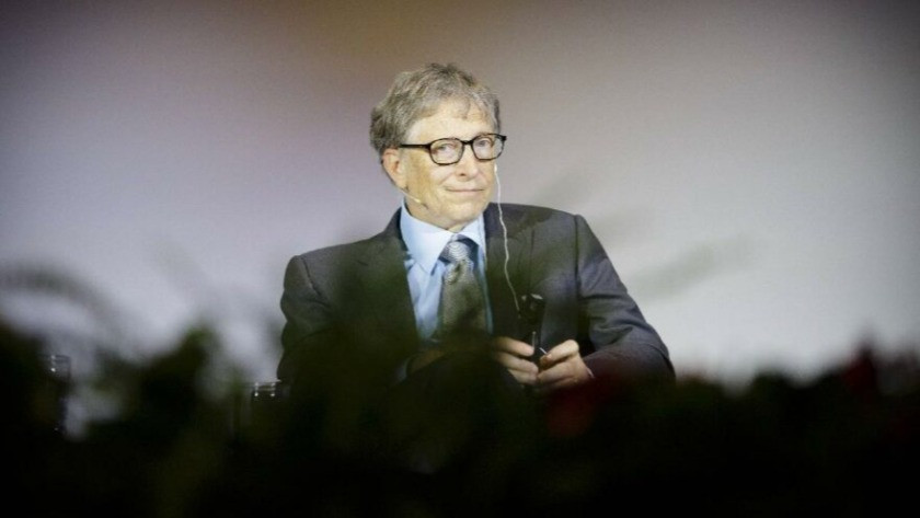 Bill Gates, Omicron varyantının biteceği tarihi açıkladı