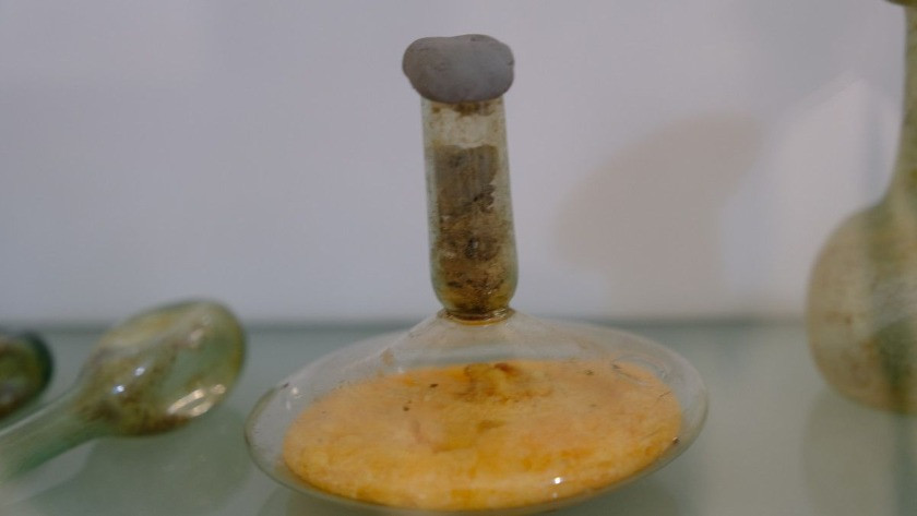 Sivas'ta 17 yüzyıllık cam fanustaki sıvı zeytinyağı çıktı