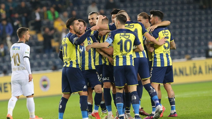 Fenerbahçe kazandı, 3 futbolcu ıslıklandı