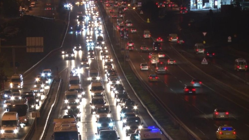 İstanbul’da haftanın ilk gününde trafik yoğunluğu!