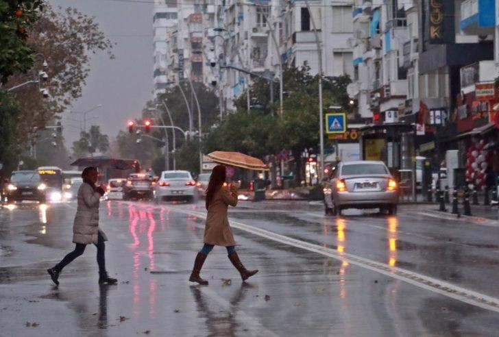 Meteoroloji uyarmıştı: Antalya'da araçlar yolda kaldı ev ve işyerlerini su bastı - Sayfa 2