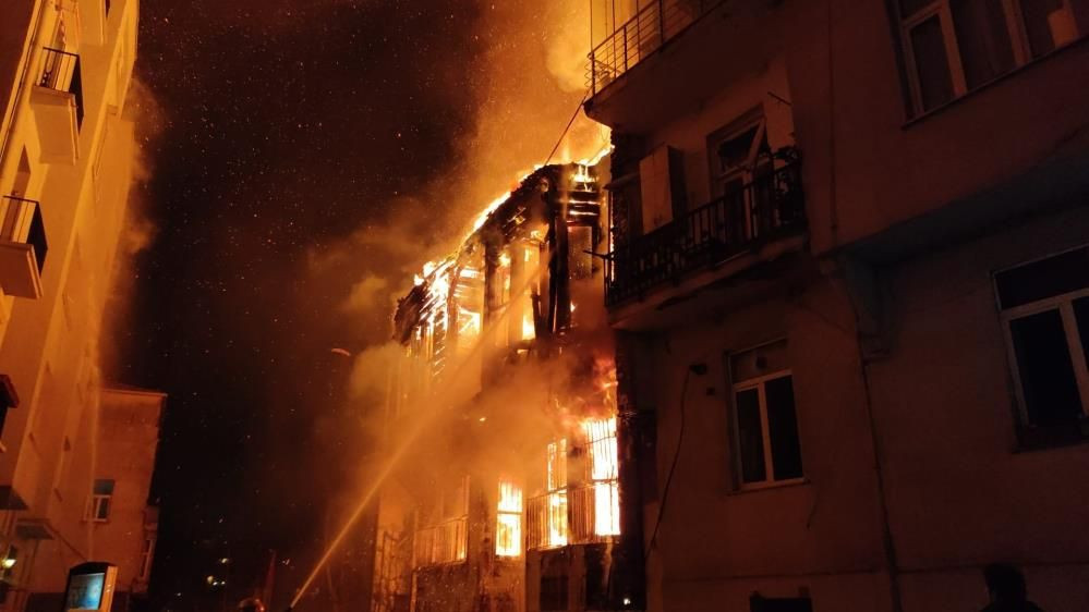İstanbul Beyoğlu'ndaki feci yangından böyle kurtuldular - Sayfa 3