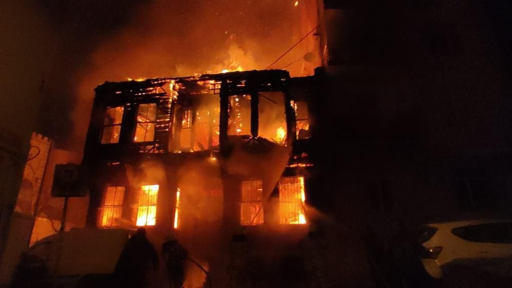 İstanbul Beyoğlu'ndaki feci yangından böyle kurtuldular - Sayfa 4