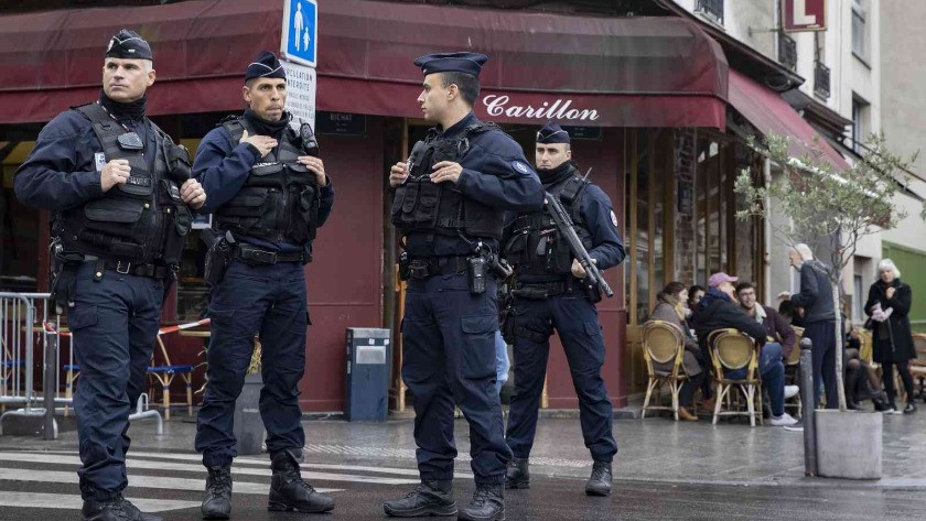 6 ırkçı Fransız polisine ırkçı hakaret ve şiddetten hapis cezası!