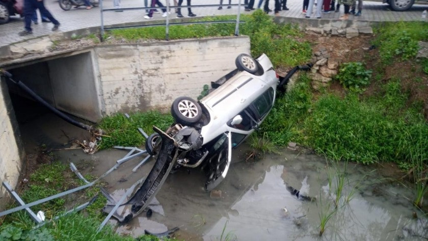 Fethiye’de otomobil su kanalına devrildi: 2 yaralı