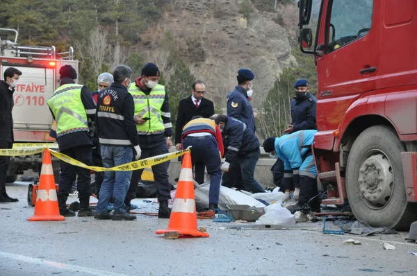 Bolu'da korkunç kaza! Aynı aileden 4 kişi hayatını kaybetti - Sayfa 1