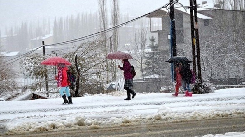 Yoğun kar yağışı nedeniyle 38 ilde okullara kar tatili!