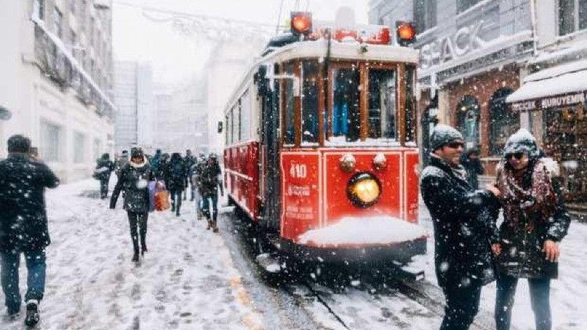 İstanbullular dikkat! Valilikten kar yağışı alarmı! saat verildi