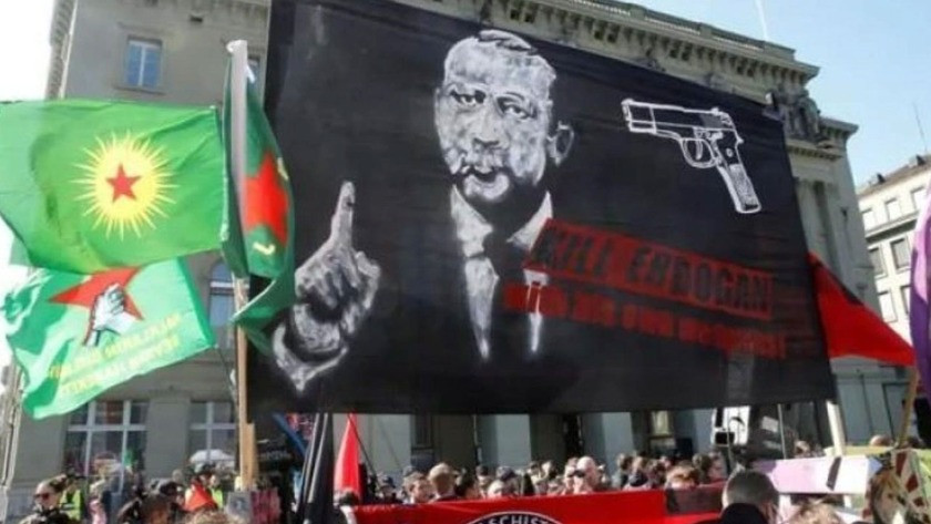 Cumhurbaşkan Erdoğan'ı hedef gösteren pankarta ilişkin dava ertelendi!