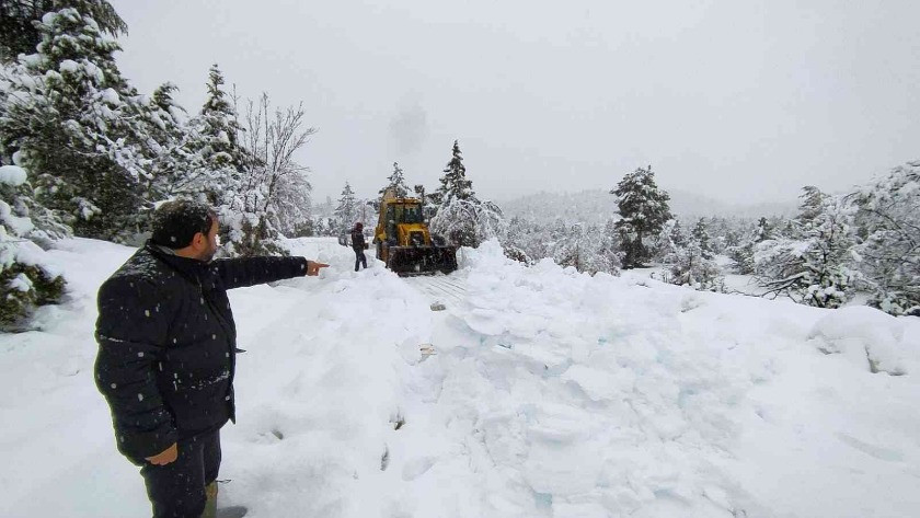Antalya’da kar yağışı etkili oluyor