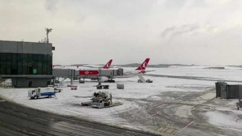İstanbul'da kar alarmı! Tüm uçuşlar durduruldu