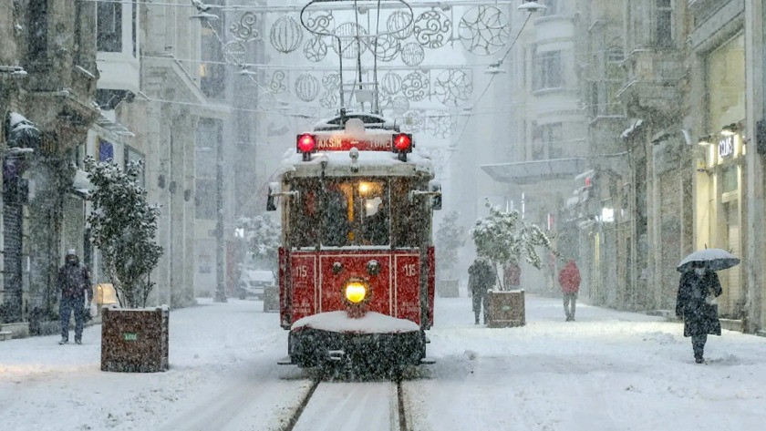 İstanbul'da kar yağışı nedeniyle mesai saatleri değişti