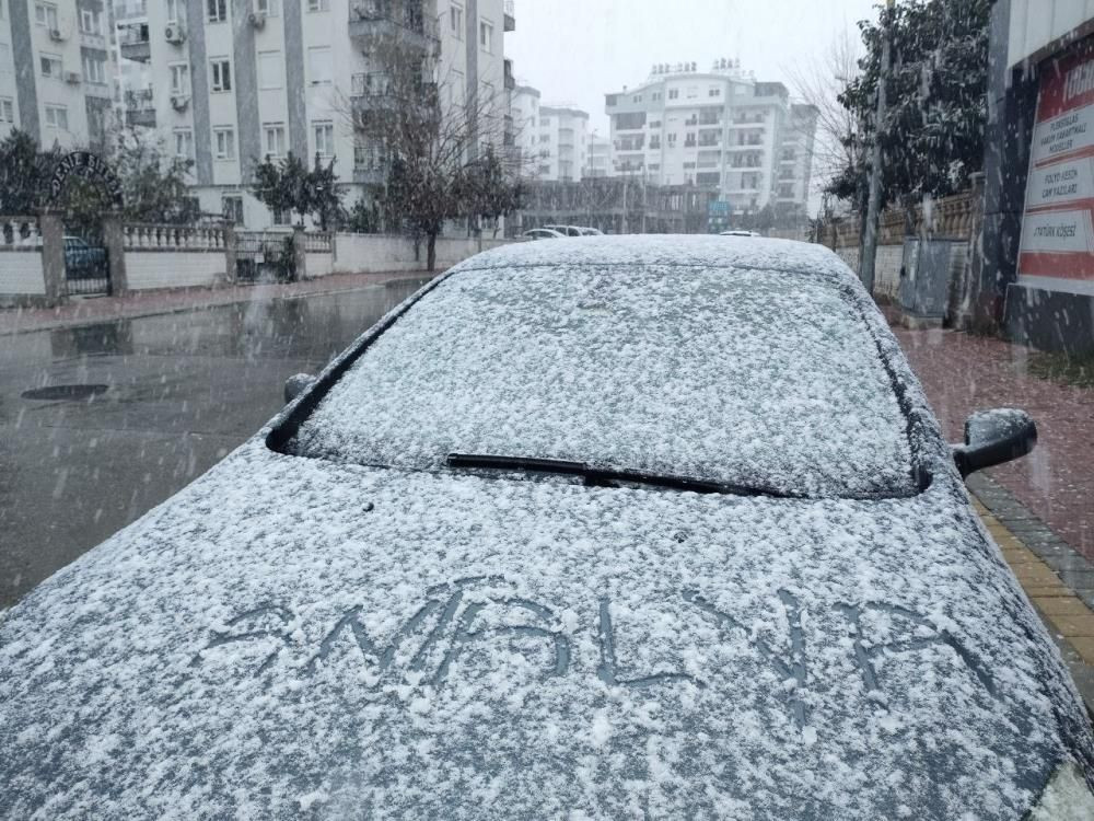 Antalya'ya 29 yıl sonra kar yağdı - Sayfa 1