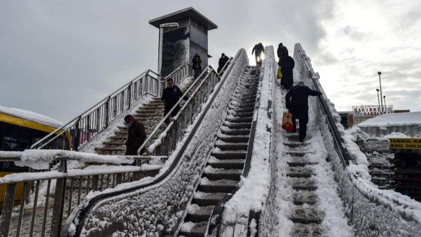 İstanbul’da yürüyen merdivenler dondu!
