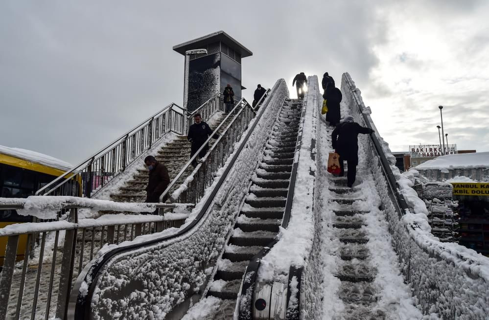 İstanbul’da yürüyen merdivenler dondu! - Sayfa 3