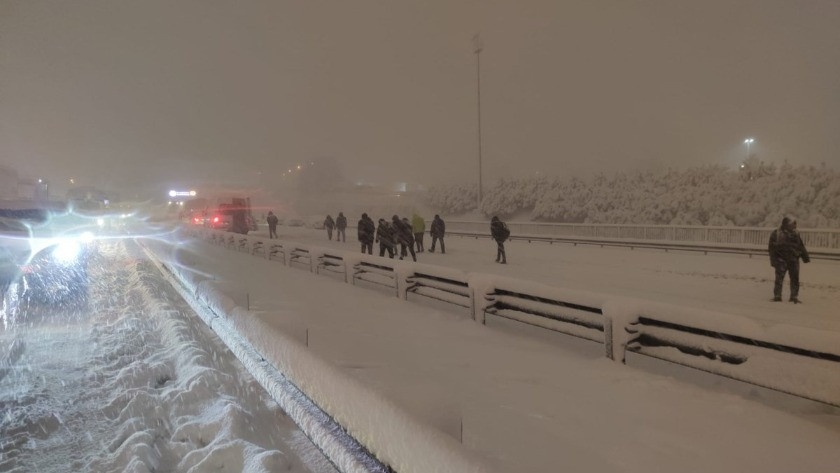 Kar megakenti esir aldı! Şehirlerarası otobüsleri çıkış kısıtlaması uzatıldı