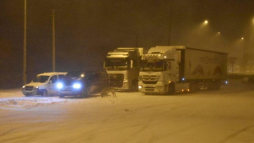 Konya'da şiddetli kar yağışı! Komşu illerle olan kara yolları kapandı