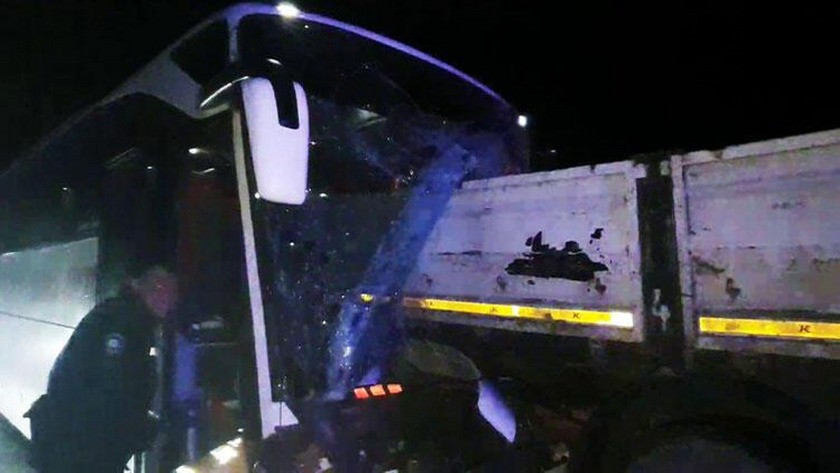 Sivas’ta korkunç kaza! Yolcu otobüsü ile 2 tır çarpıştı