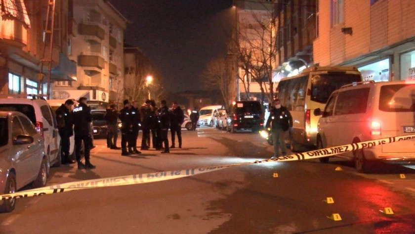 Gaziosmanpaşa'da sokak ortasında silahlı saldırı: 1 ölü, 4 yaralı