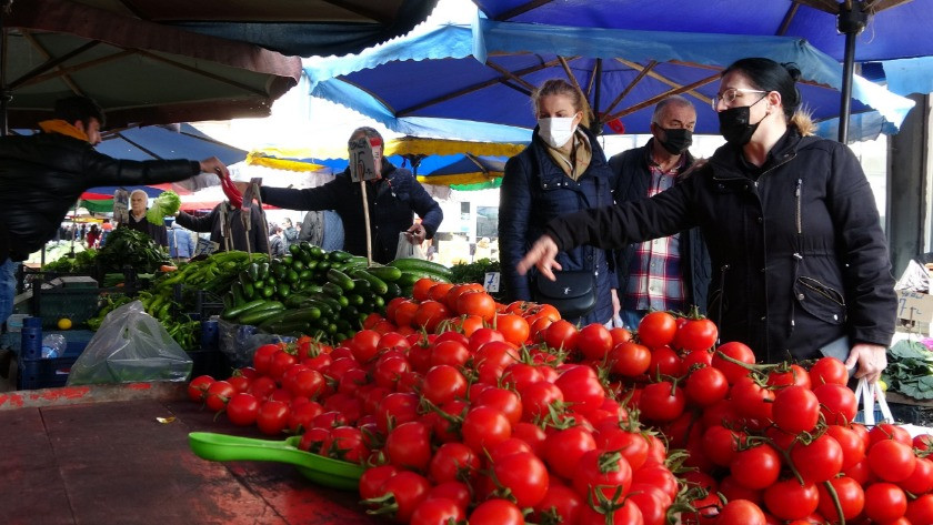 Pazarda sebze ve meyve fiyatları yüzde 50 düştü!