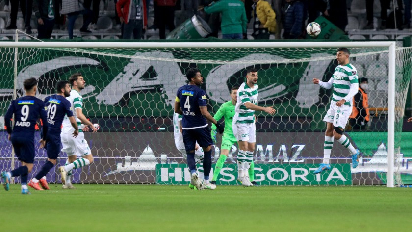 Gol yağmurunda Konyaspor beraberliği son anda kurtardı