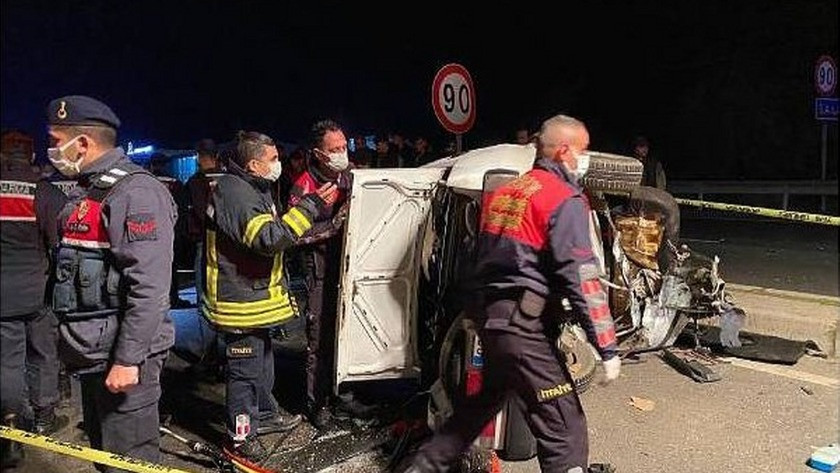 İstanbul'da korkunç kaza! TIR'a arkadan çarptı: 2 ölü, 3 yaralı