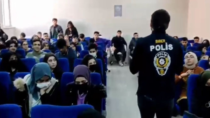 Van polisi öğrencileri siber suçlara karşı bilgilendirdi
