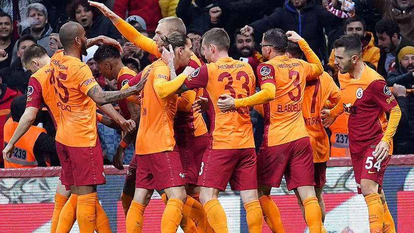 Galatasaray, sahasında Çaykur Rizespor'u farklı mağlup etti!