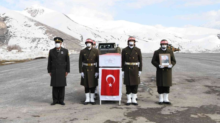 Şehit askerin cenazesi memleketine uğurlandı