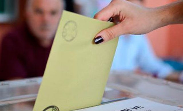 Seçim anketinde şaşırtan sonuç: AK Parti ve CHP'nin oyları düştü! - Sayfa 1