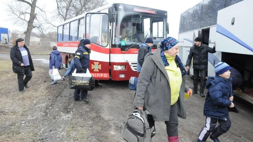 Ukrayna’da kadın ve çocuklar, çatışma bölgelerinden tahliye ediliyor