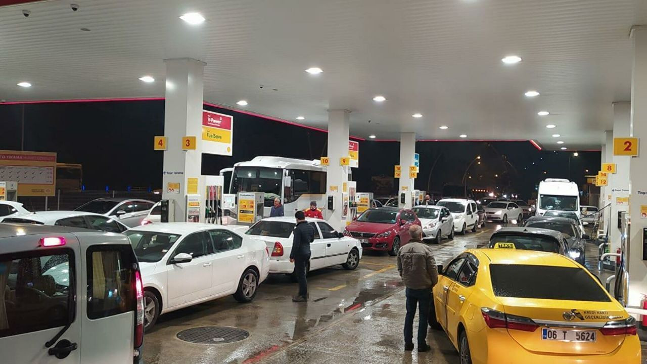 Akaryakıtta zamlar durdurulamıyor! Benzin ve motorinde bu gece de büyük zam geliyor - Sayfa 1