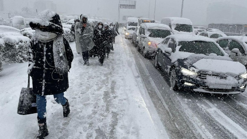 İstanbul'da kar yağışı alarmı! Valilik kar yağışı tedbirlerini tek tek duyurdu
