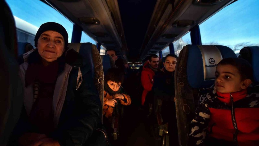 Ukrayna’dan tahliye edilen bir grup Ahıska Türkü, Erzincan’a ulaştı