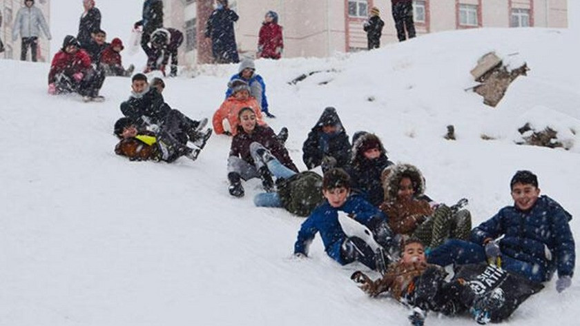 O ilde yoğun kar yağışı nedeniyle okullar yeniden tatil edildi