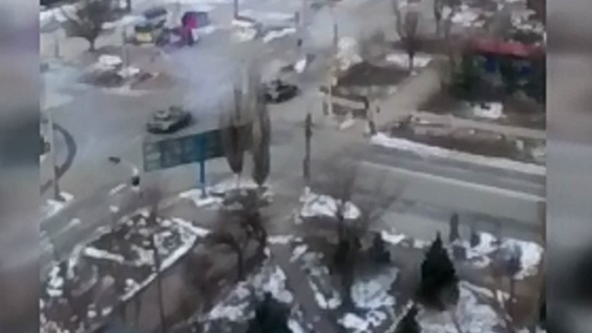 Rus ve Ukraynalı tankçı askerler Mariupol'de karşı karşıya geldi