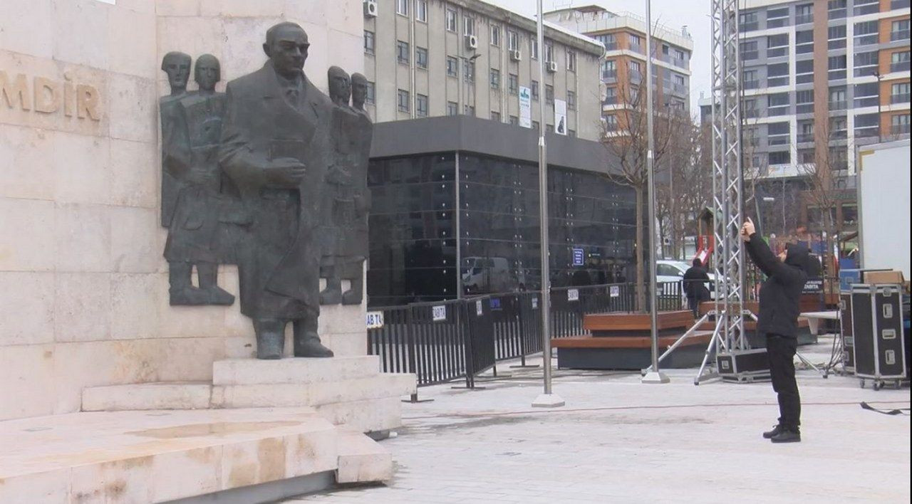 Bağcılar Meydanı'ndaki Atatürk heykeli'ne bakan vatandaşlar bir daha baktı! - Sayfa 4