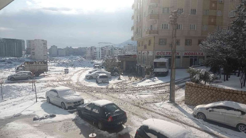 Mardin’de kar bahar dinlemiyor
