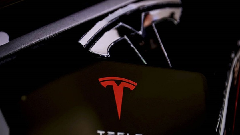 Tesla otomobillerinin çoğunu geri çağırdı!