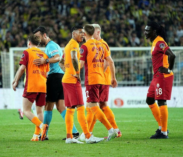 Fenerbahçe-Galatasaray derbisinde Arda Turan'ın görüntüsü sosyal medyada gündem oldu - Sayfa 1