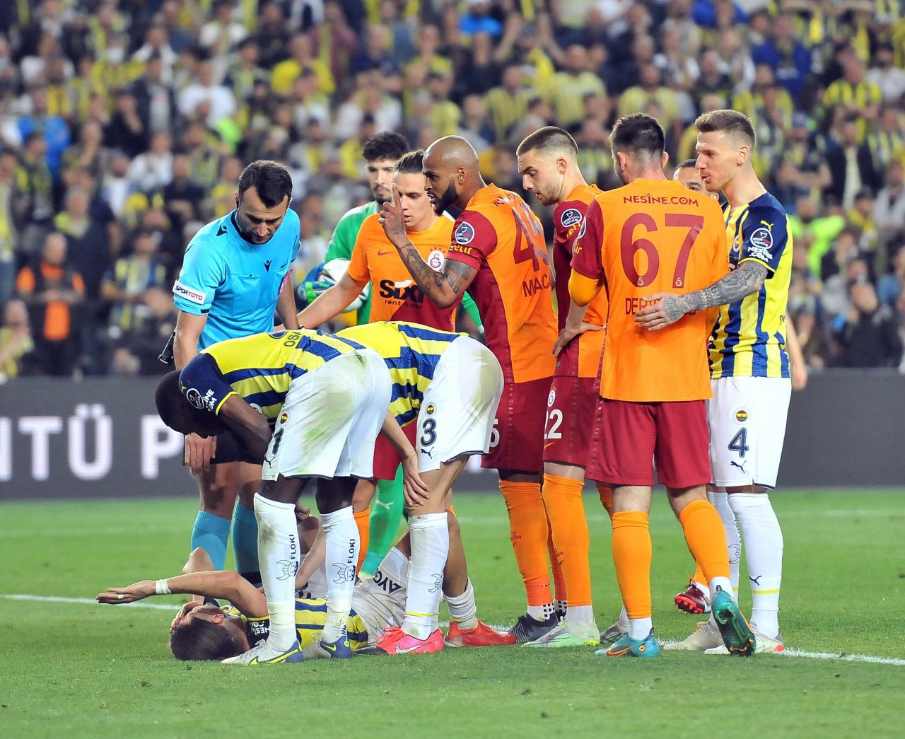 Fenerbahçe-Galatasaray derbisinde Arda Turan'ın görüntüsü sosyal medyada gündem oldu - Sayfa 2
