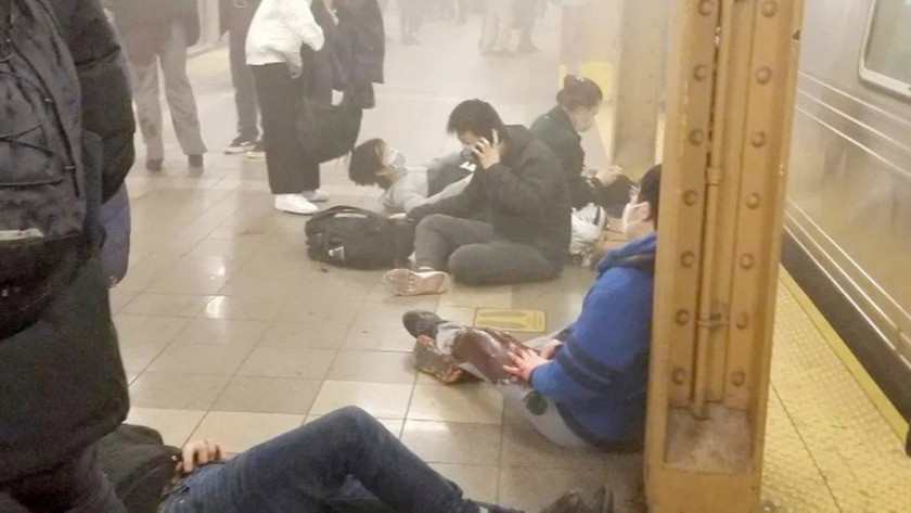 New York metrosunda silahlı saldırı!
