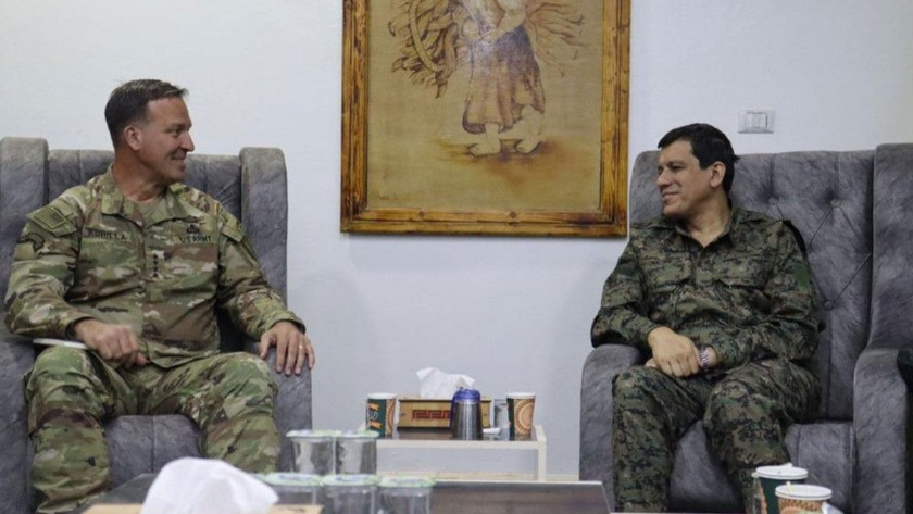 ABD'li komutan, YPG'nin elebaşı Ferhat Abdi Şirin'le görüştü