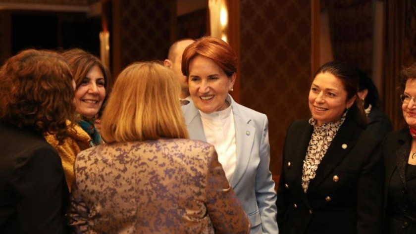 Meral Akşener, Ankara'da kadın muhtarlarla bir araya geldi