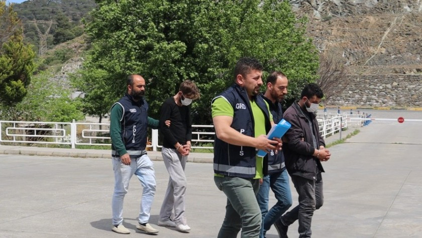 Muğla'nın Datça ilçesinde göçmen kaçakçısı iki kişi tutuklandı