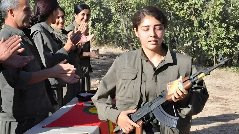PKK kampında silahlı fotoğrafları ortaya çıktı!