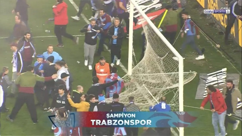Trabzonspor taraftarları statta ne var ne yok söküp götürdüler!