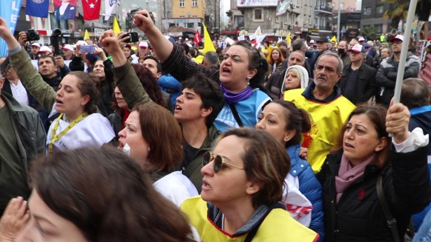 Zonguldak'ta 1 Mayıs kutlamasında pankart gerilimi!